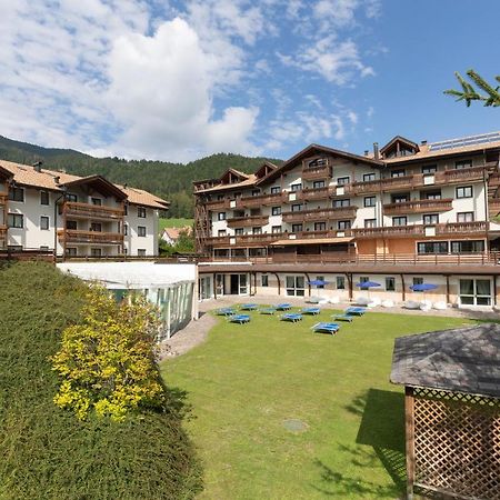 Golf Hotel Folgaria Kültér fotó